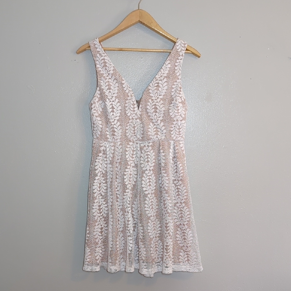 Lulus‎ Cream and white Lace V-Neck Mini Dress Size Medium - Picture 5 of 10